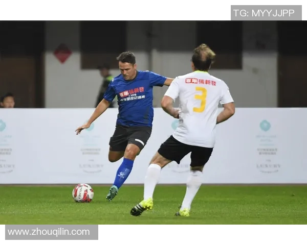 外表平凡却技艺超群的足球明星们的传奇故事与成就